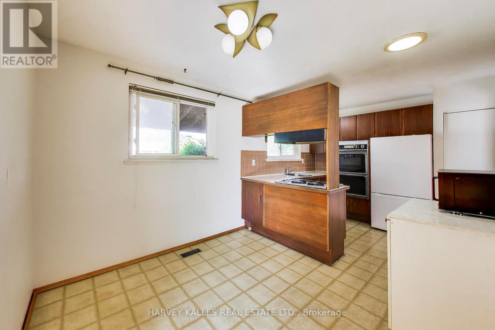 3760 WOODRUFF CRESCENT - 8