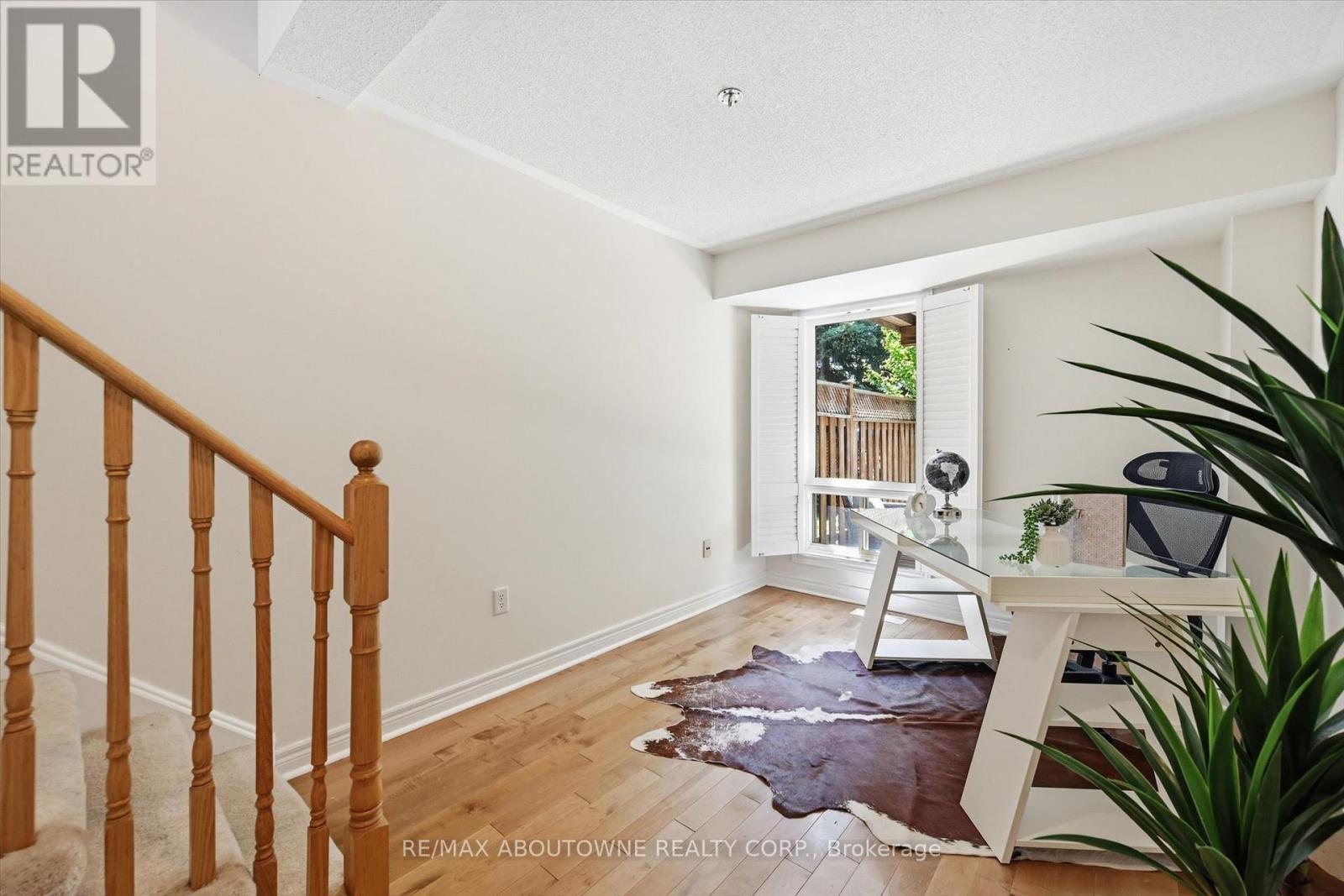 2420 RAVINEBROOK CRESCENT - 33