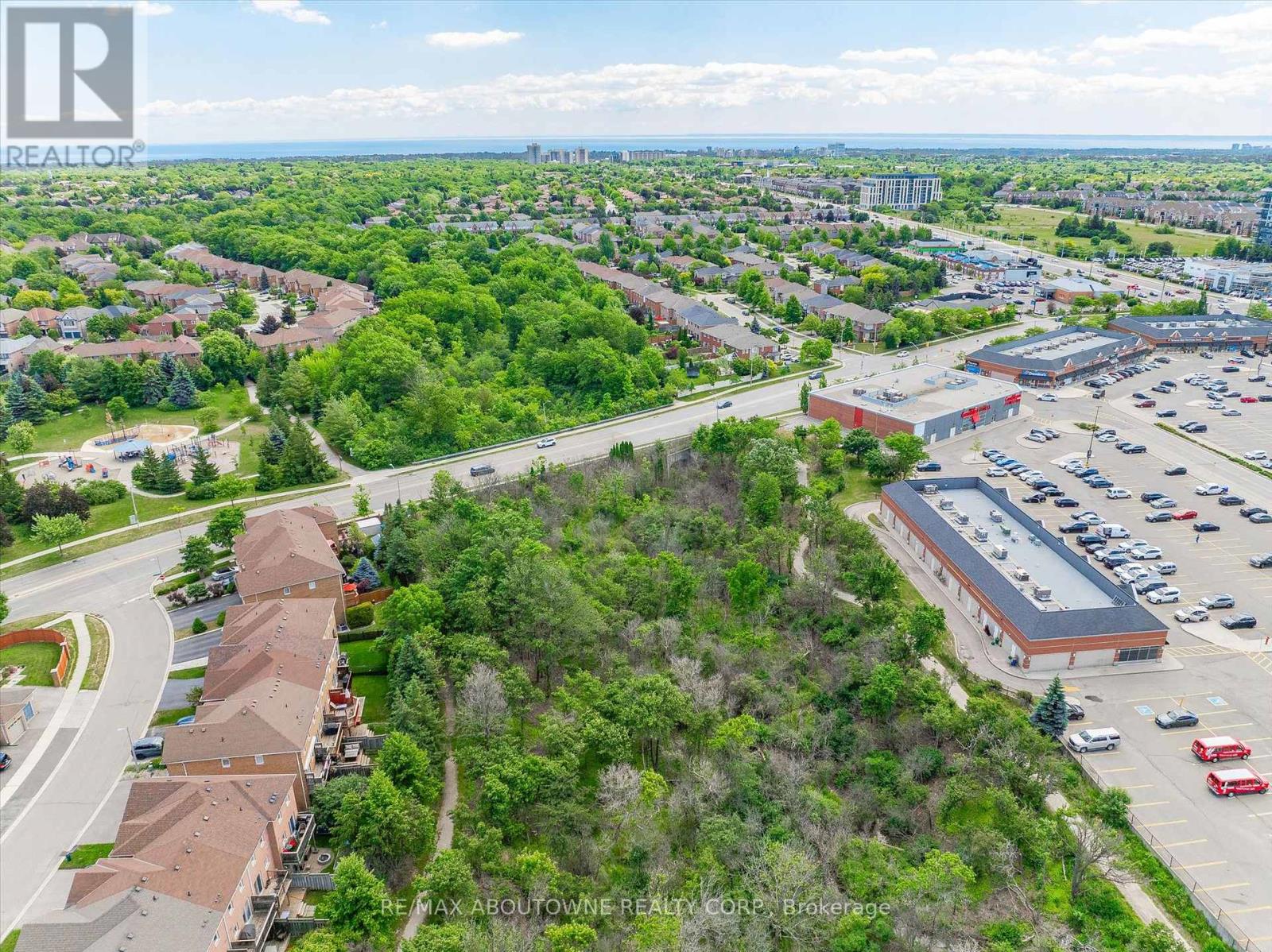 2420 RAVINEBROOK CRESCENT - 46