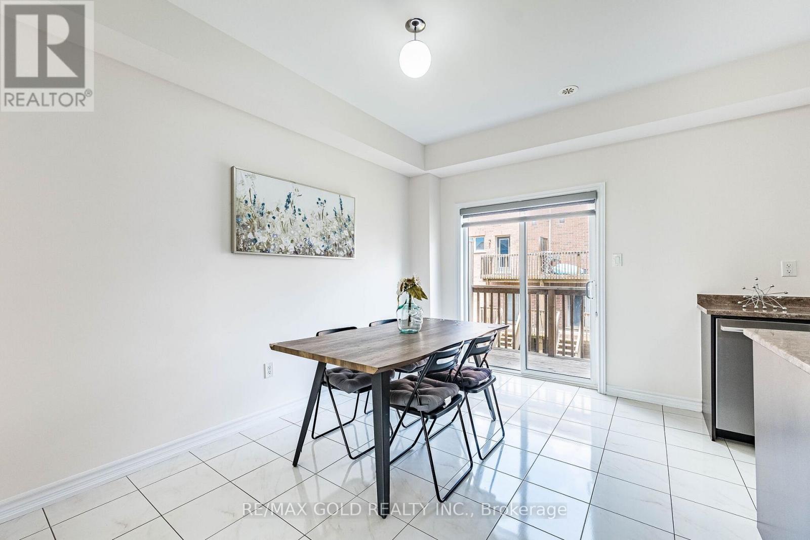 #151 6 PULBERRY CLOSE - 15