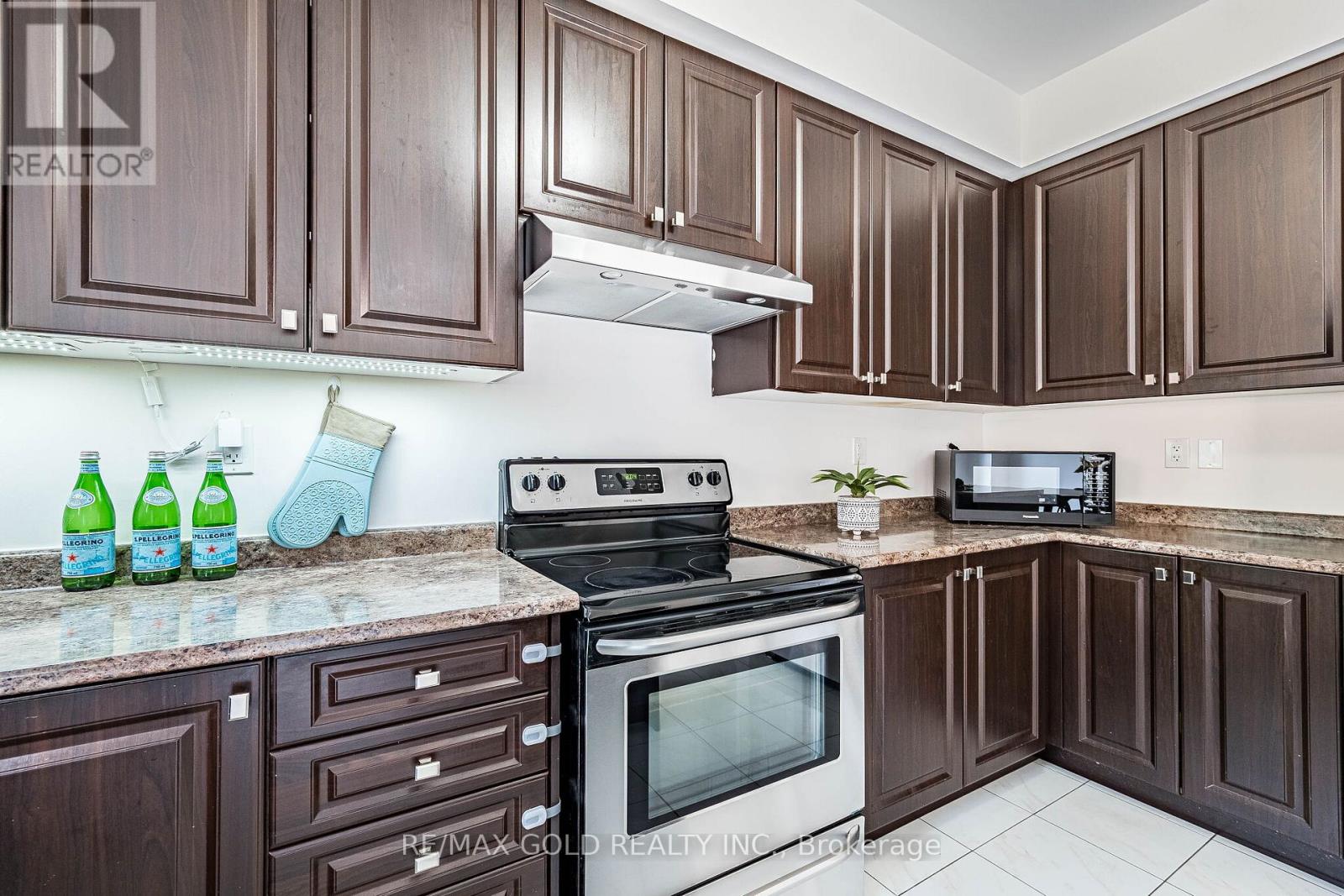 #151 6 PULBERRY CLOSE - 18