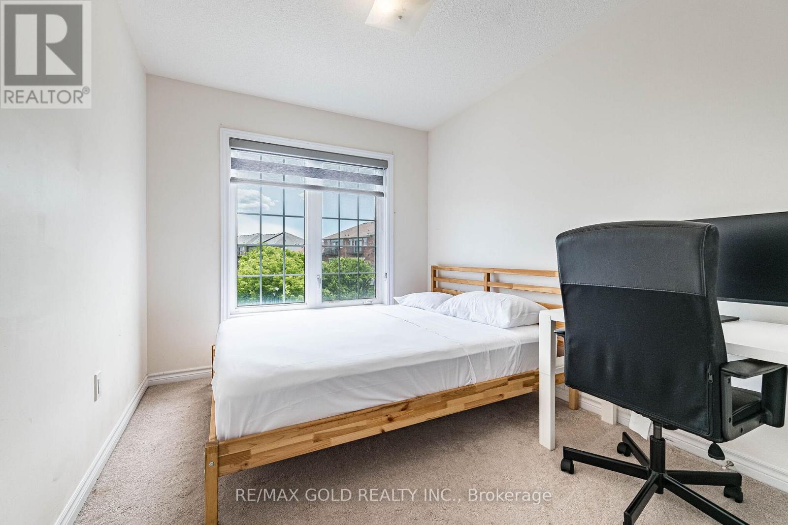 #151 6 PULBERRY CLOSE - 32