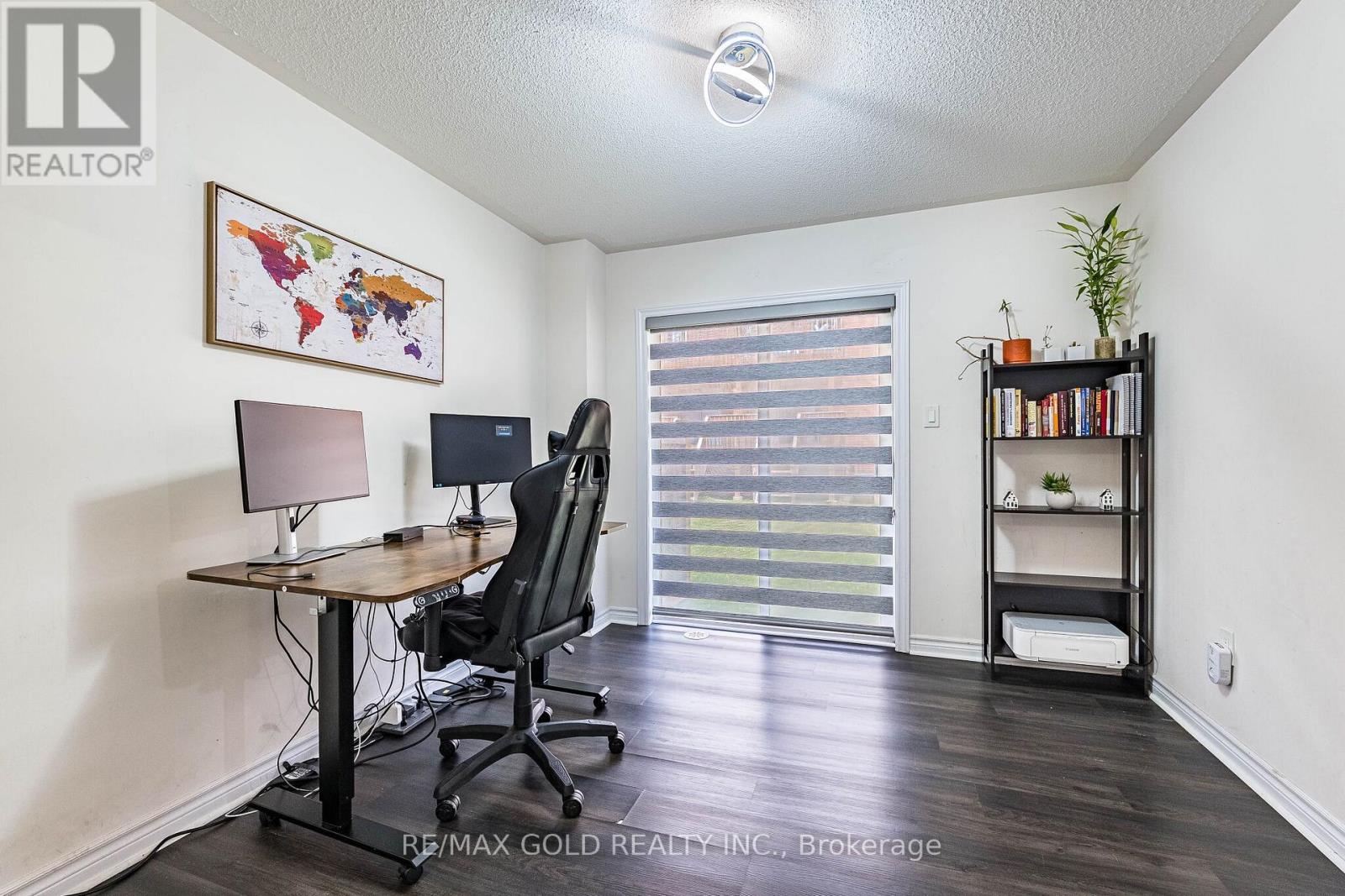 #151 6 PULBERRY CLOSE - 38