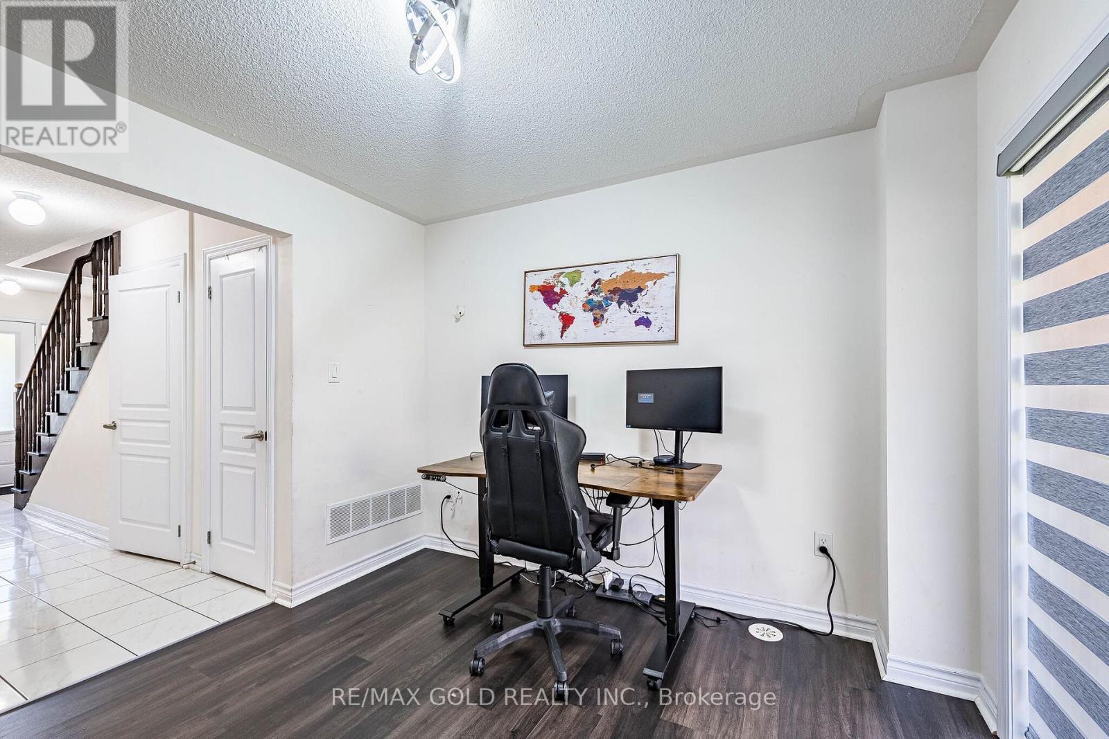 #151 6 PULBERRY CLOSE - 39