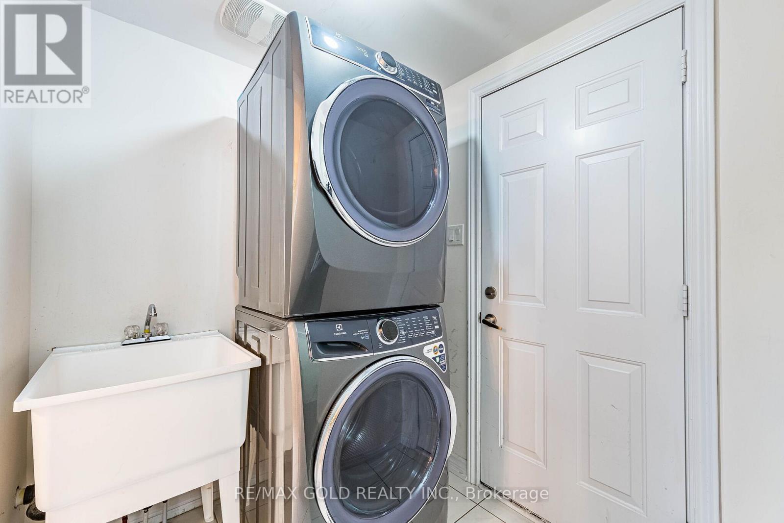 #151 6 PULBERRY CLOSE - 41