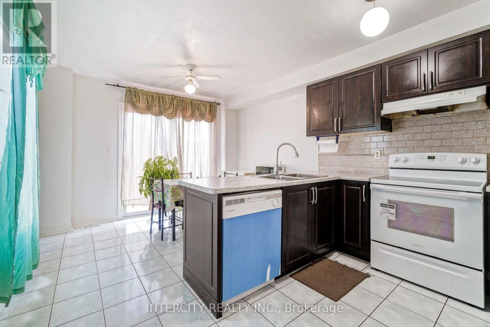 159 PRESSED BRICK DRIVE - 15