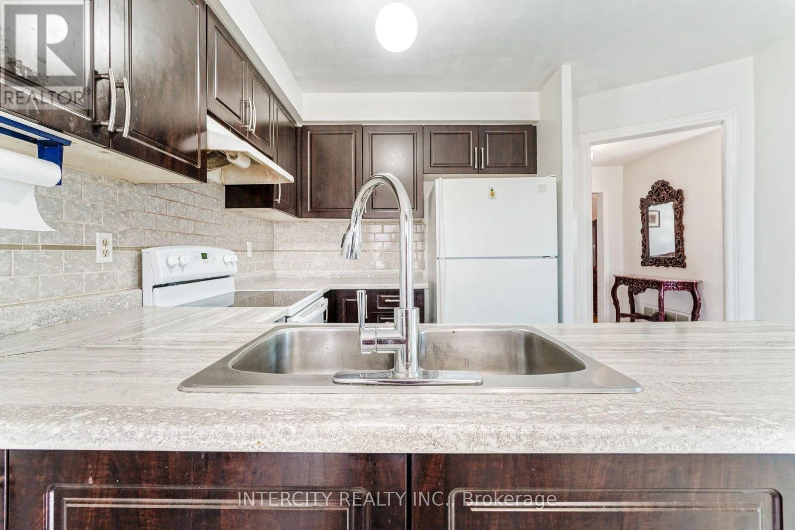 159 PRESSED BRICK DRIVE - 18