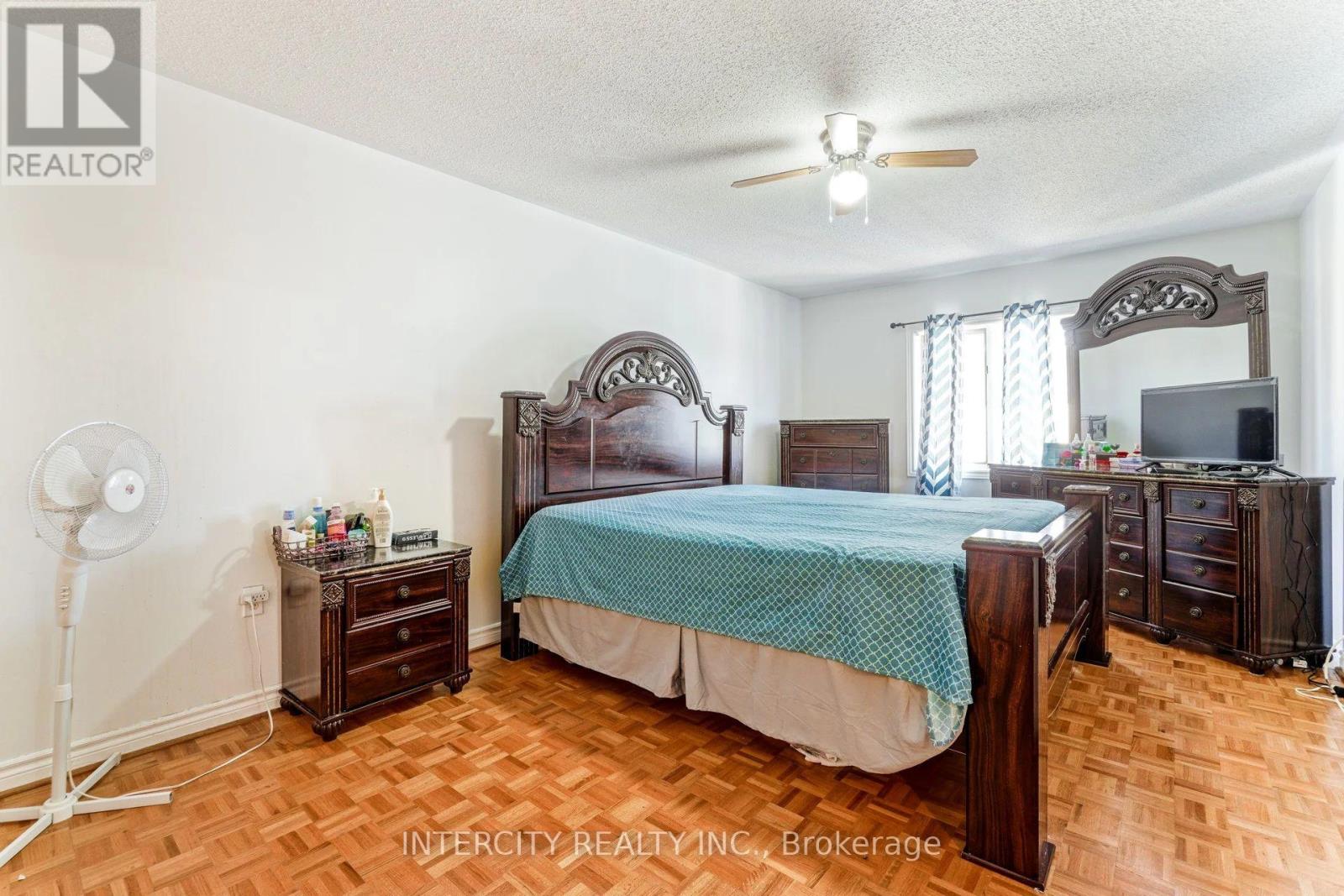 159 PRESSED BRICK DRIVE - 20