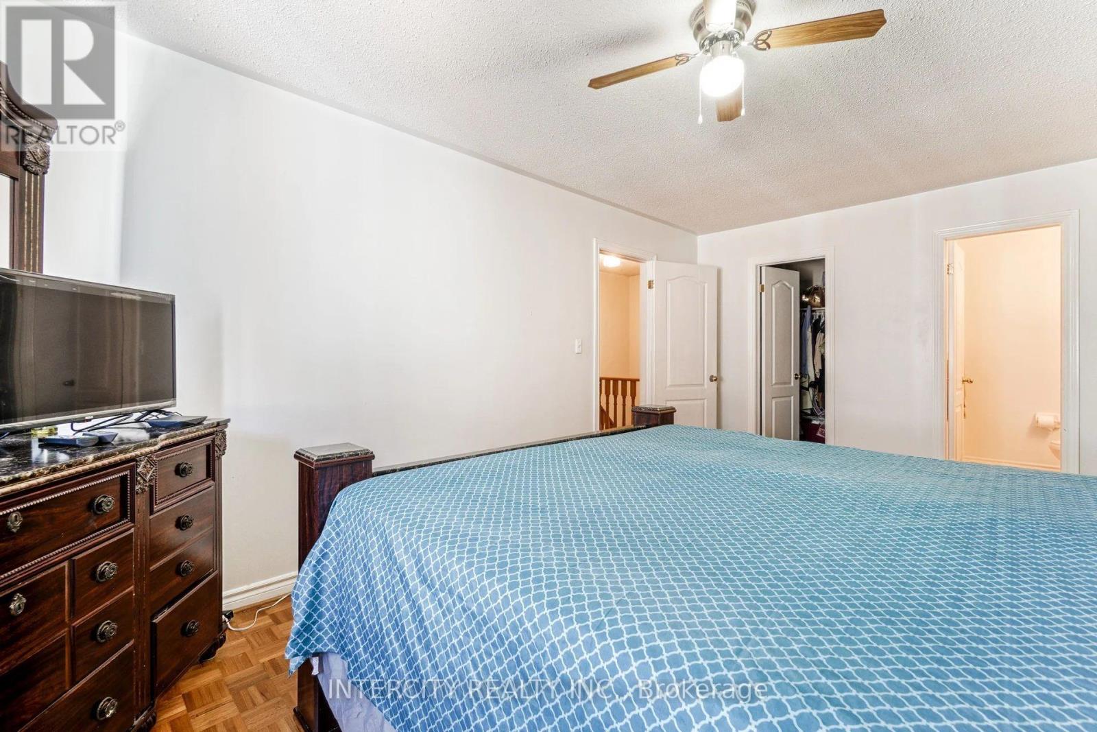 159 PRESSED BRICK DRIVE - 21