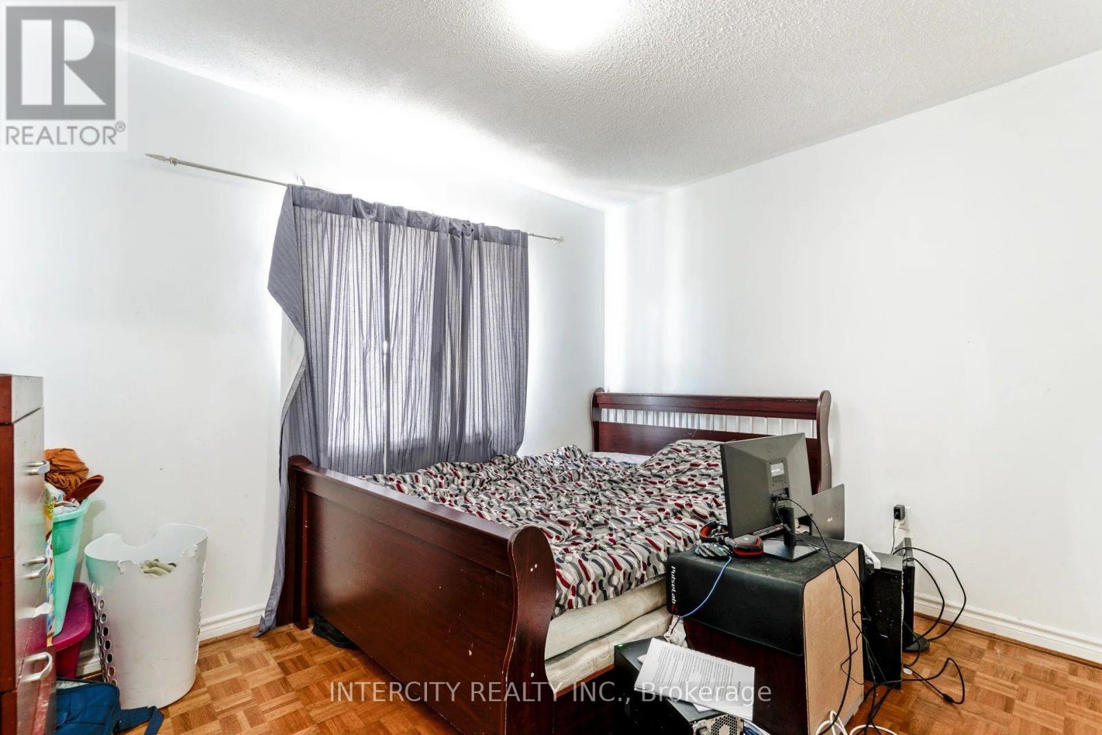 159 PRESSED BRICK DRIVE - 23