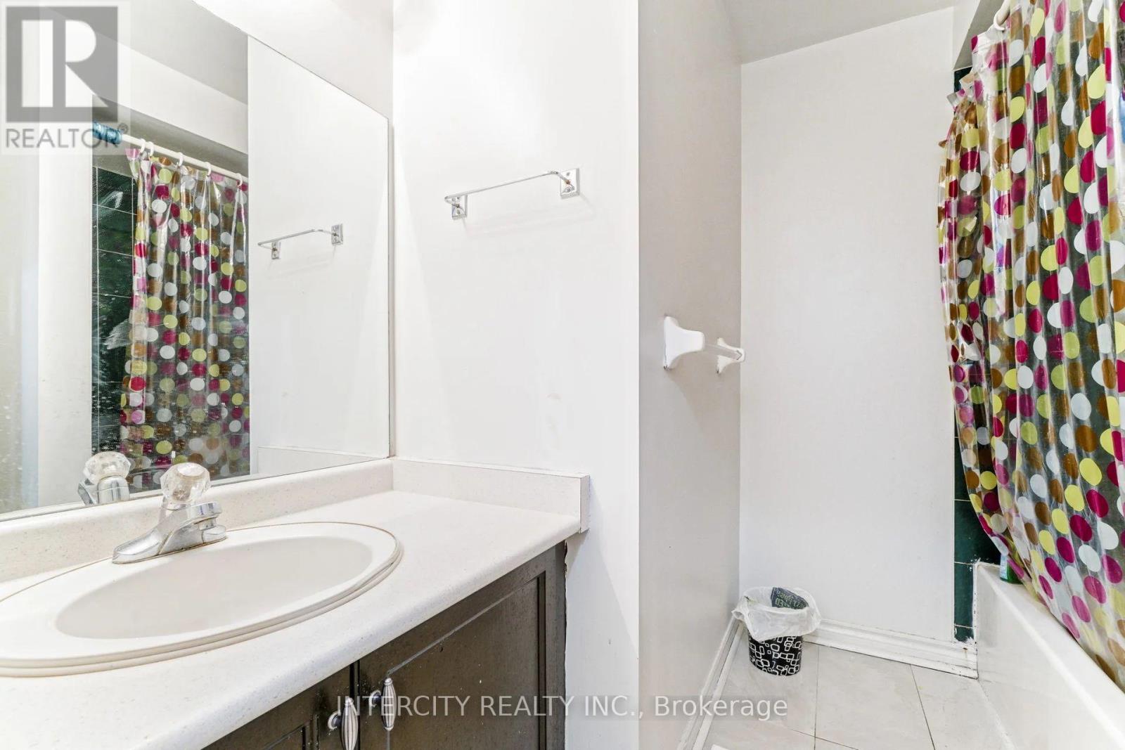 159 PRESSED BRICK DRIVE - 24