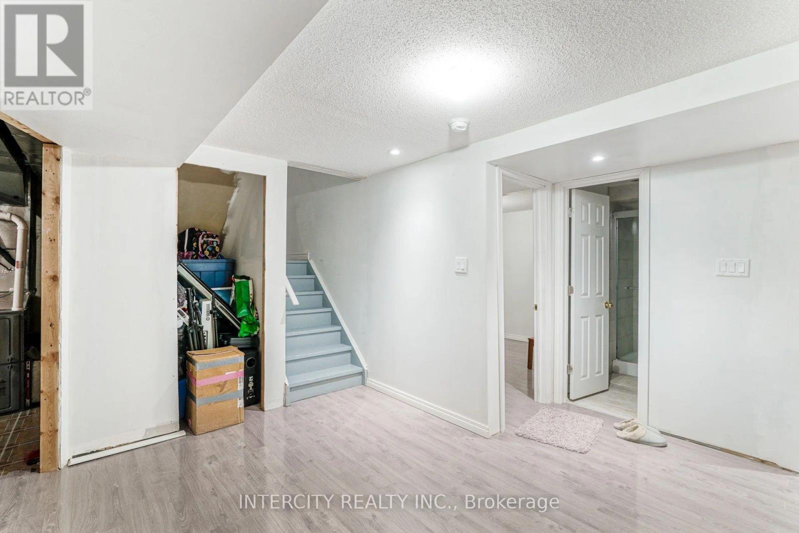 159 PRESSED BRICK DRIVE - 26