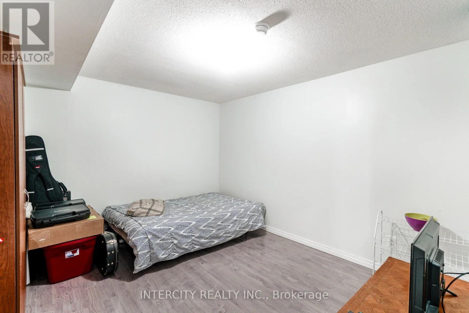 159 PRESSED BRICK DRIVE - 27