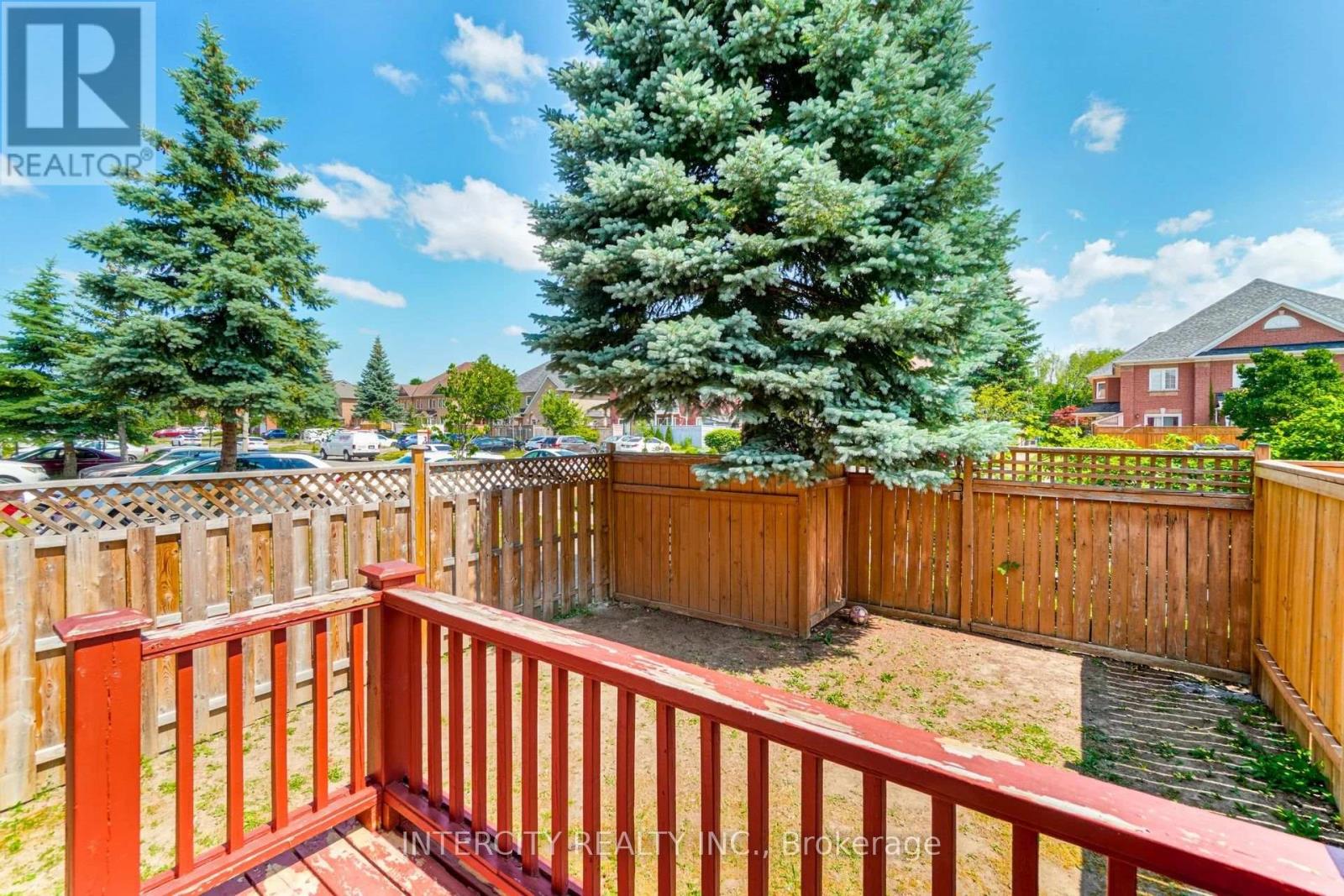159 PRESSED BRICK DRIVE - 32
