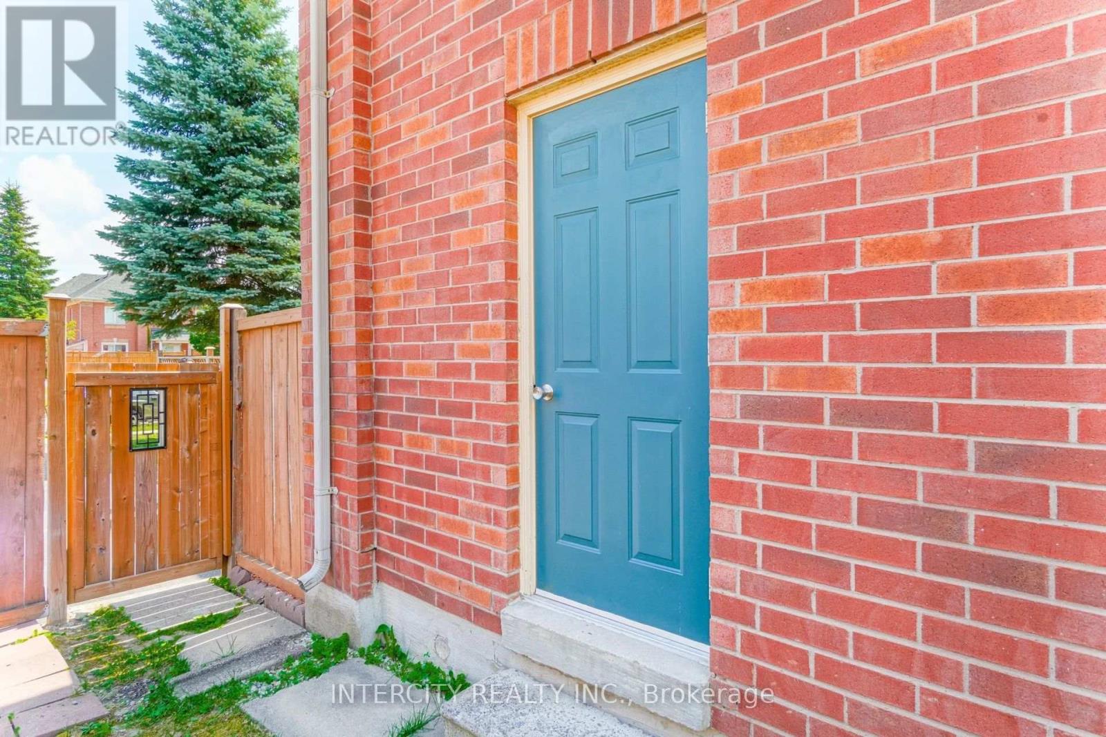 159 PRESSED BRICK DRIVE - 36
