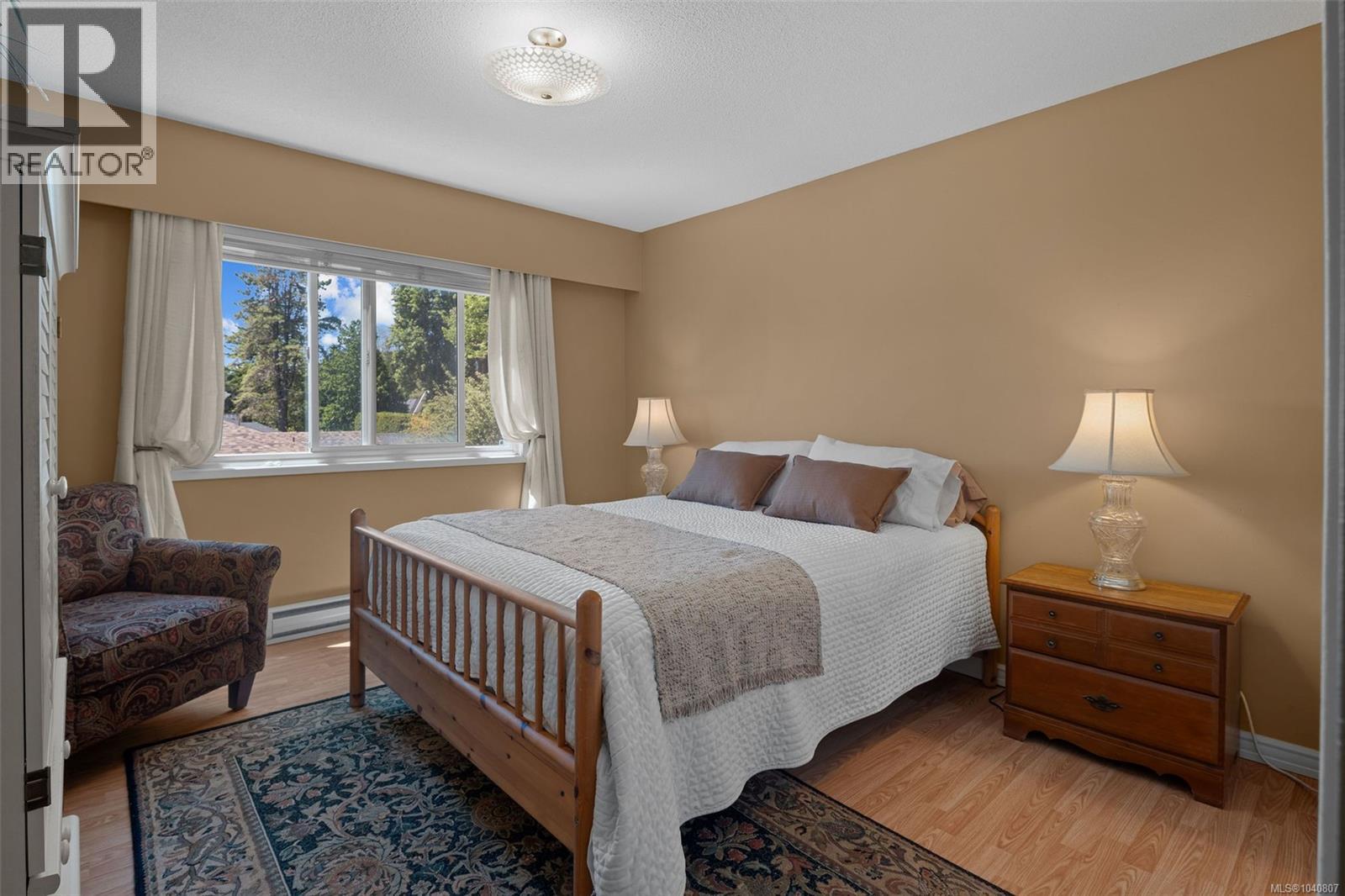 201 1312 Beach Drive, Oak Bay