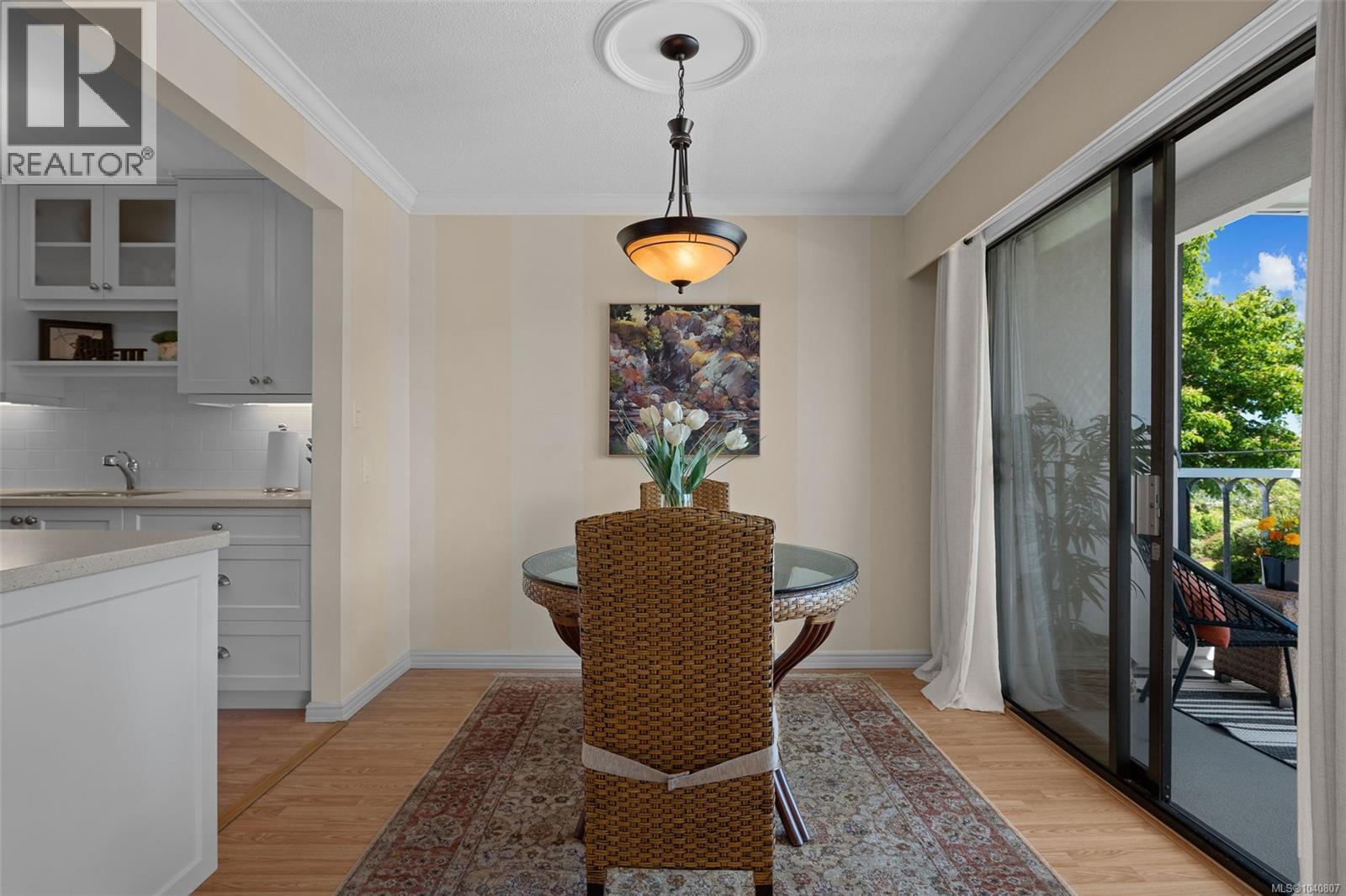 201 1312 Beach Drive, Oak Bay