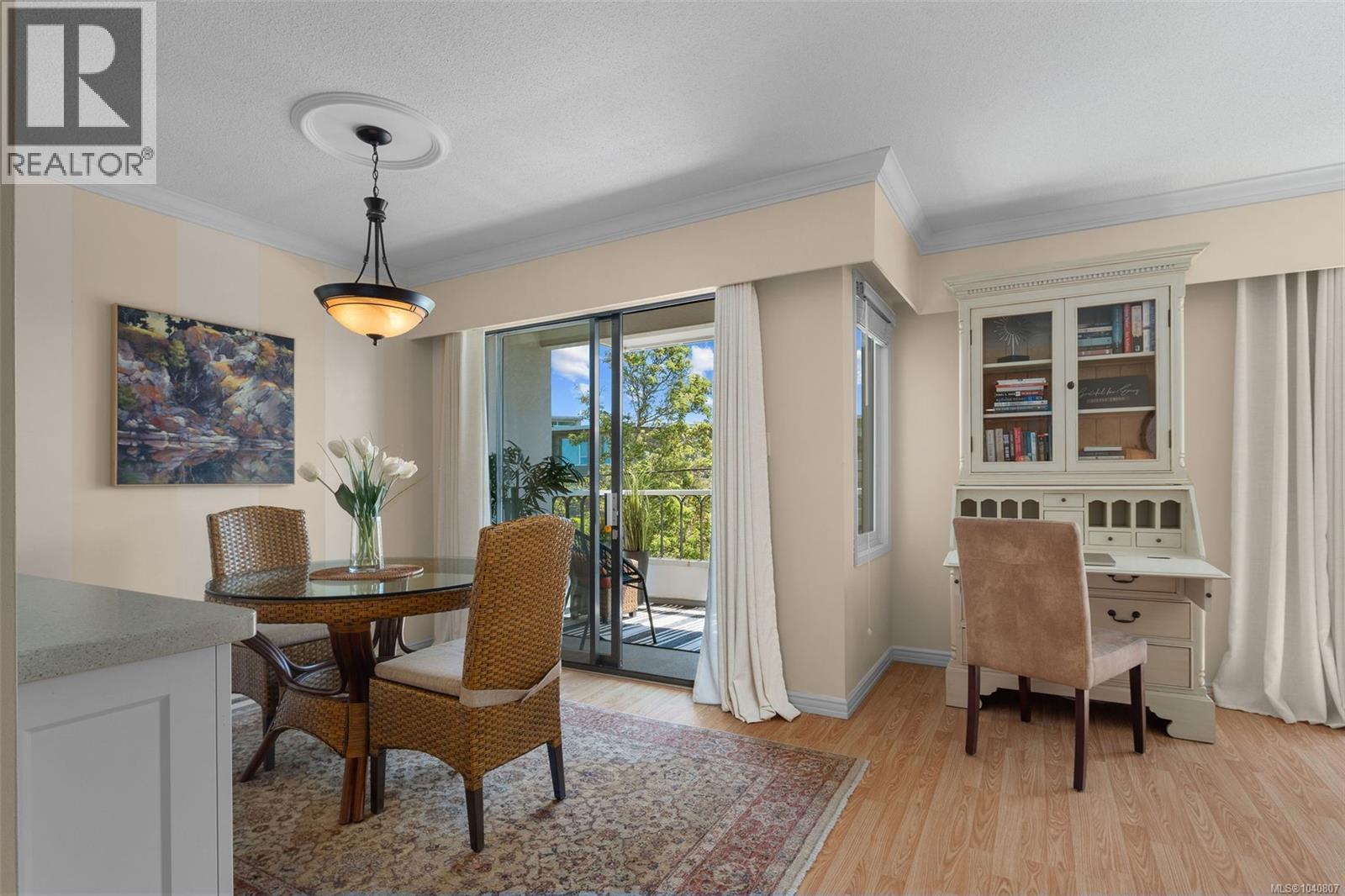 201 1312 Beach Drive, Oak Bay
