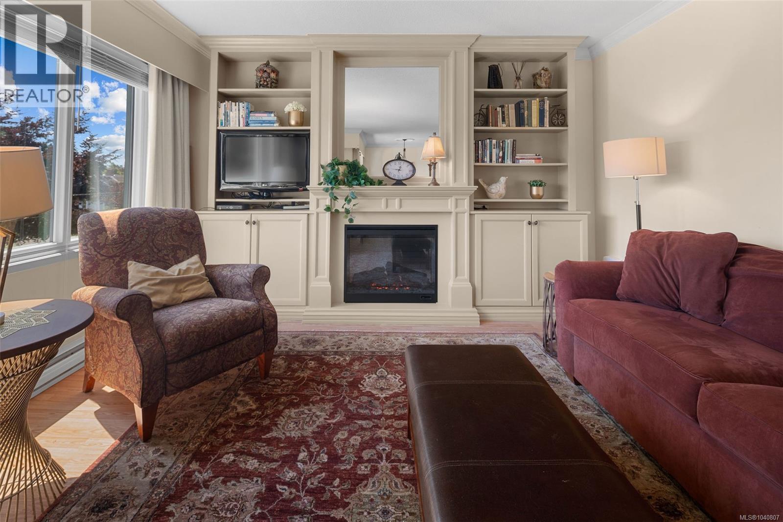 201 1312 Beach Drive, Oak Bay