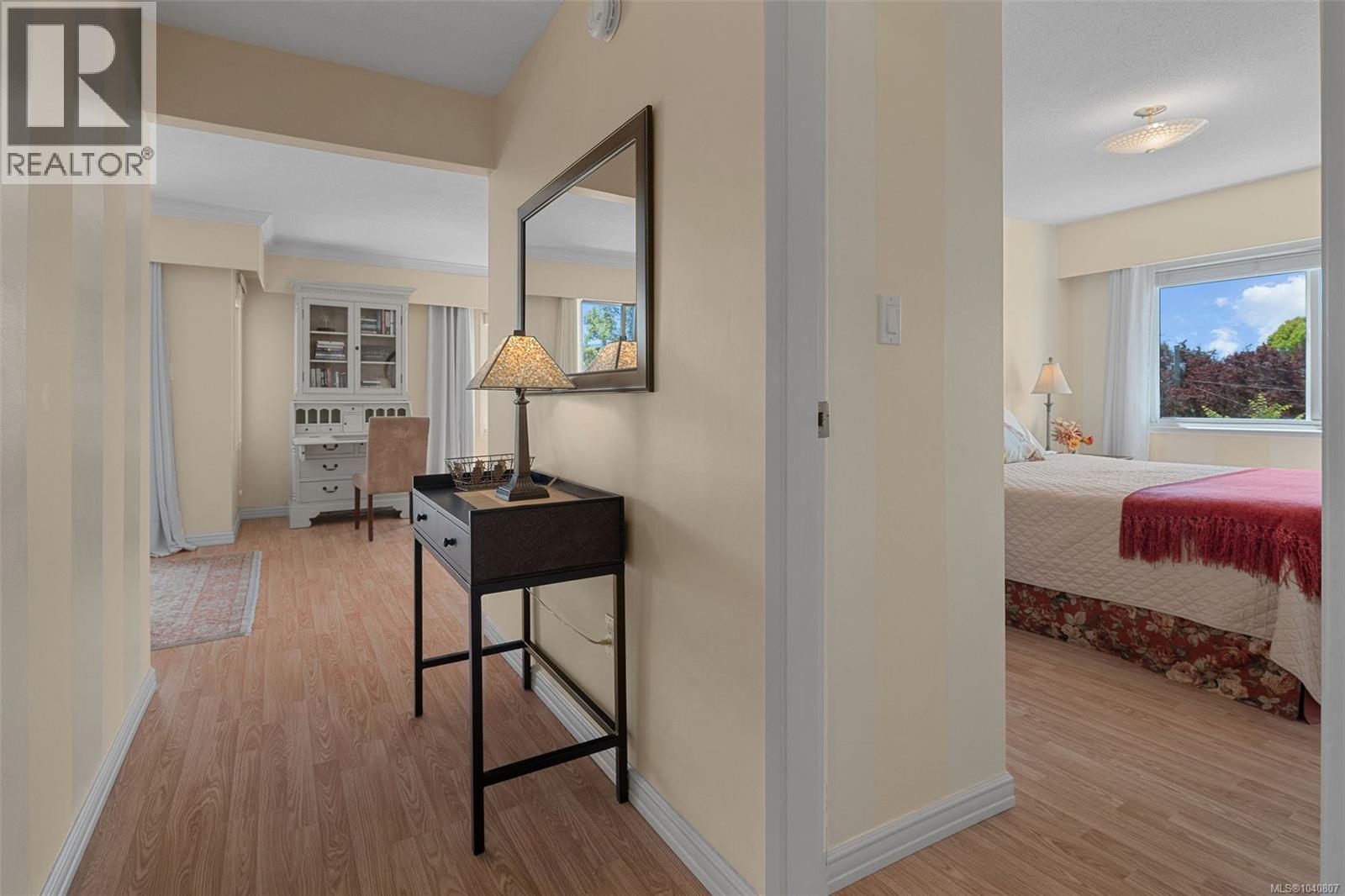 201 1312 Beach Drive, Oak Bay