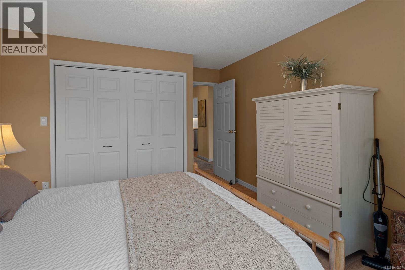201 1312 Beach Drive, Oak Bay