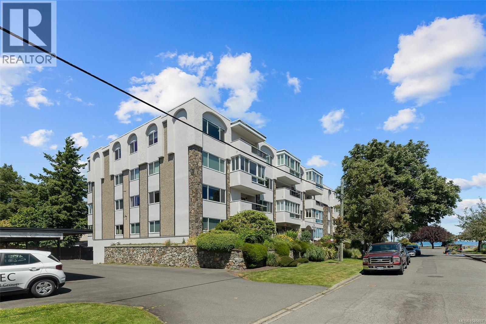 201 1312 Beach Drive, Oak Bay