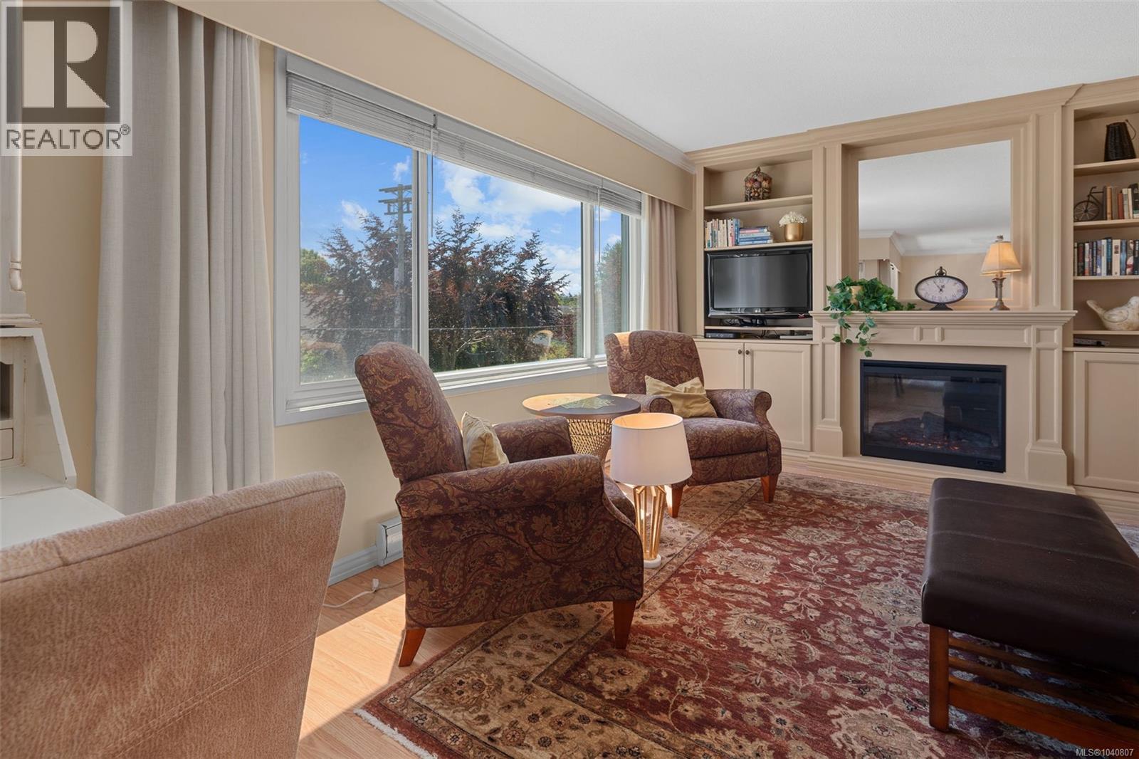 201 1312 Beach Drive, Oak Bay