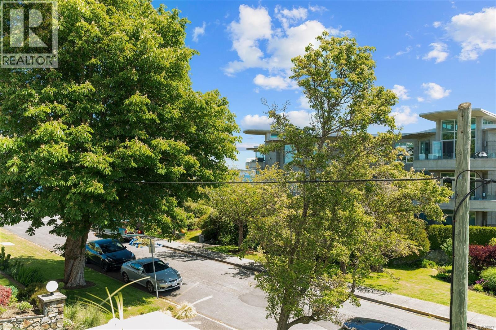 201 1312 Beach Drive, Oak Bay