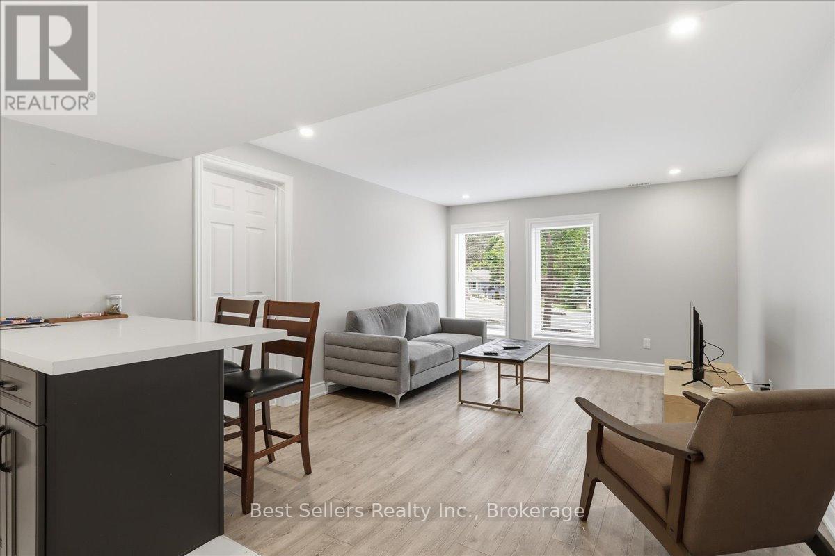 56 Florence Street West, Huntsville, ON photo 23