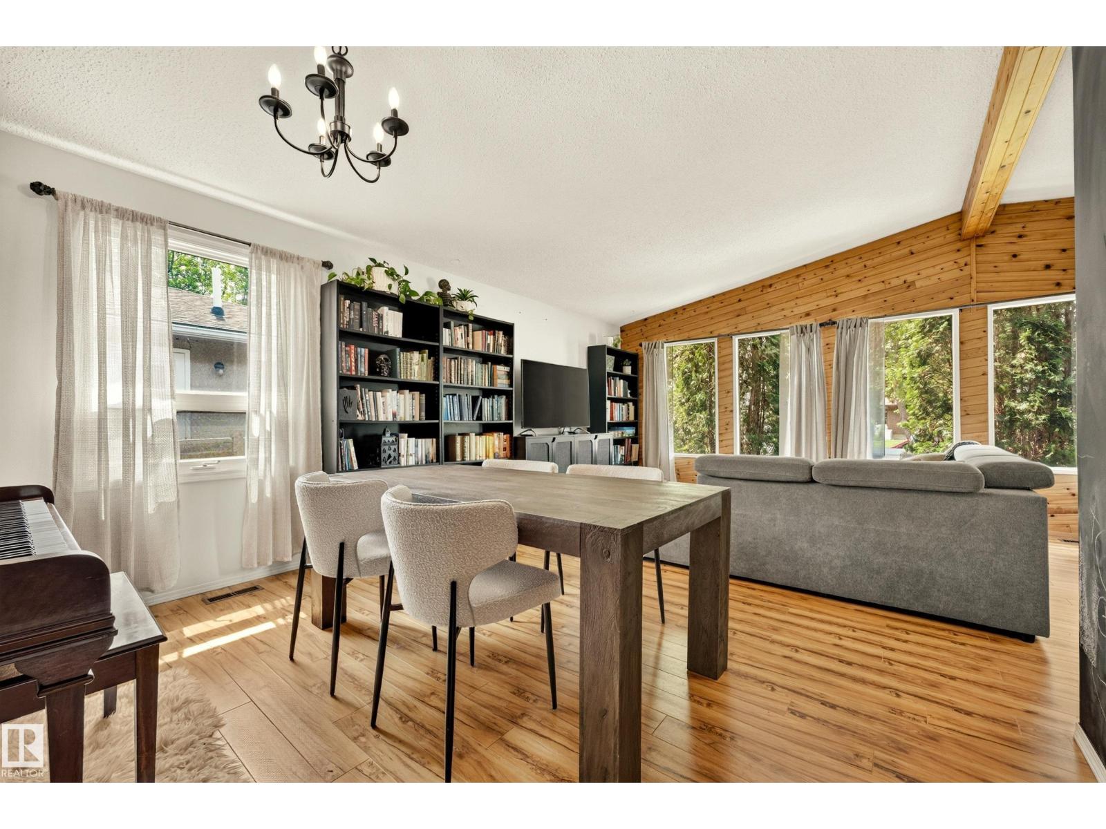 24 ADDISON CR — photo 10