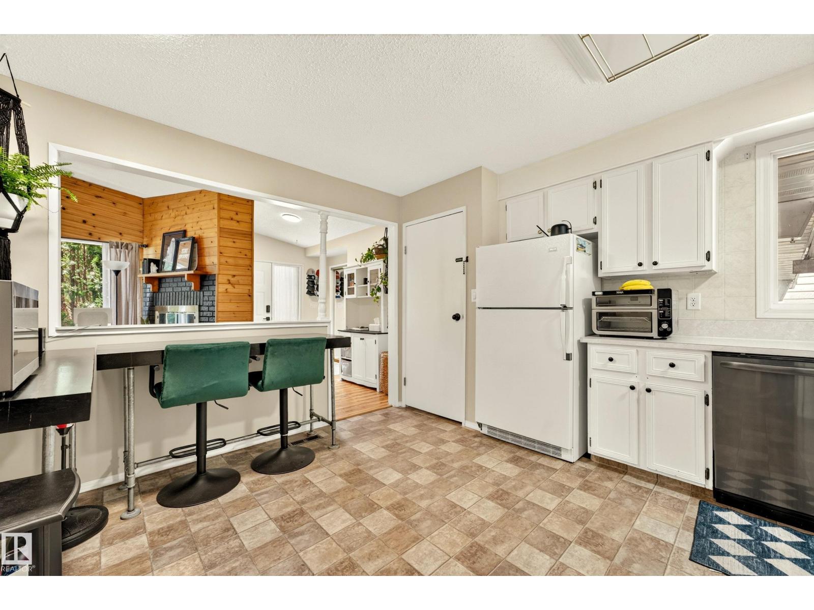 24 ADDISON CR — photo 12