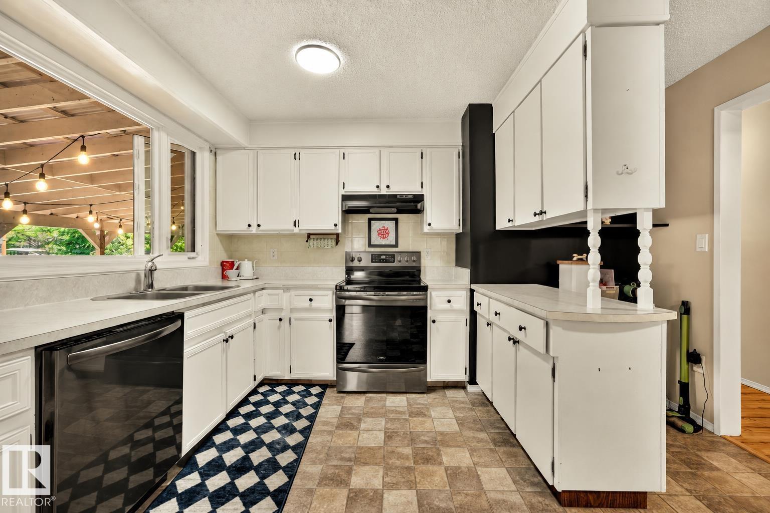 24 ADDISON CR — photo 15