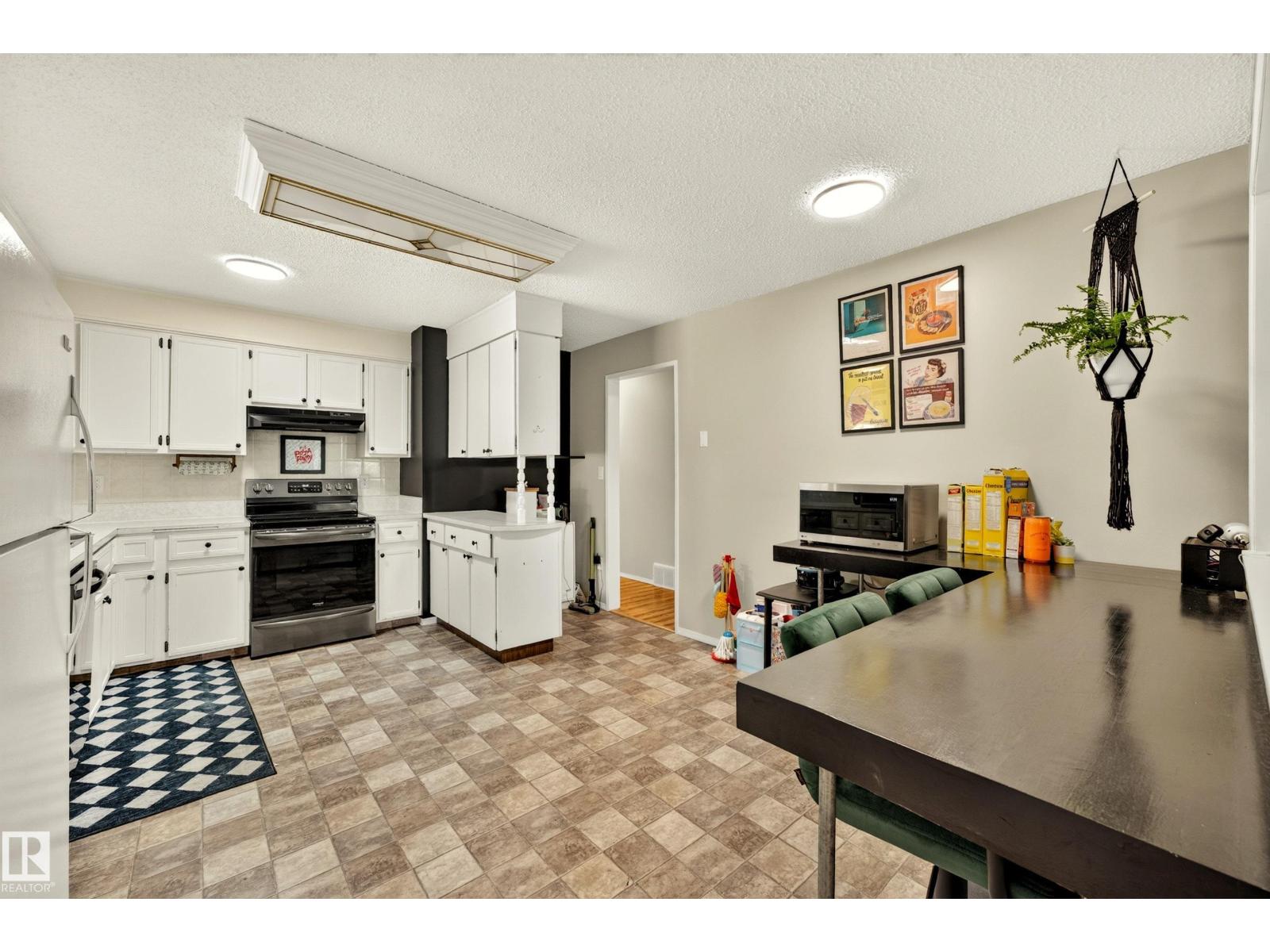 24 ADDISON CR — photo 26