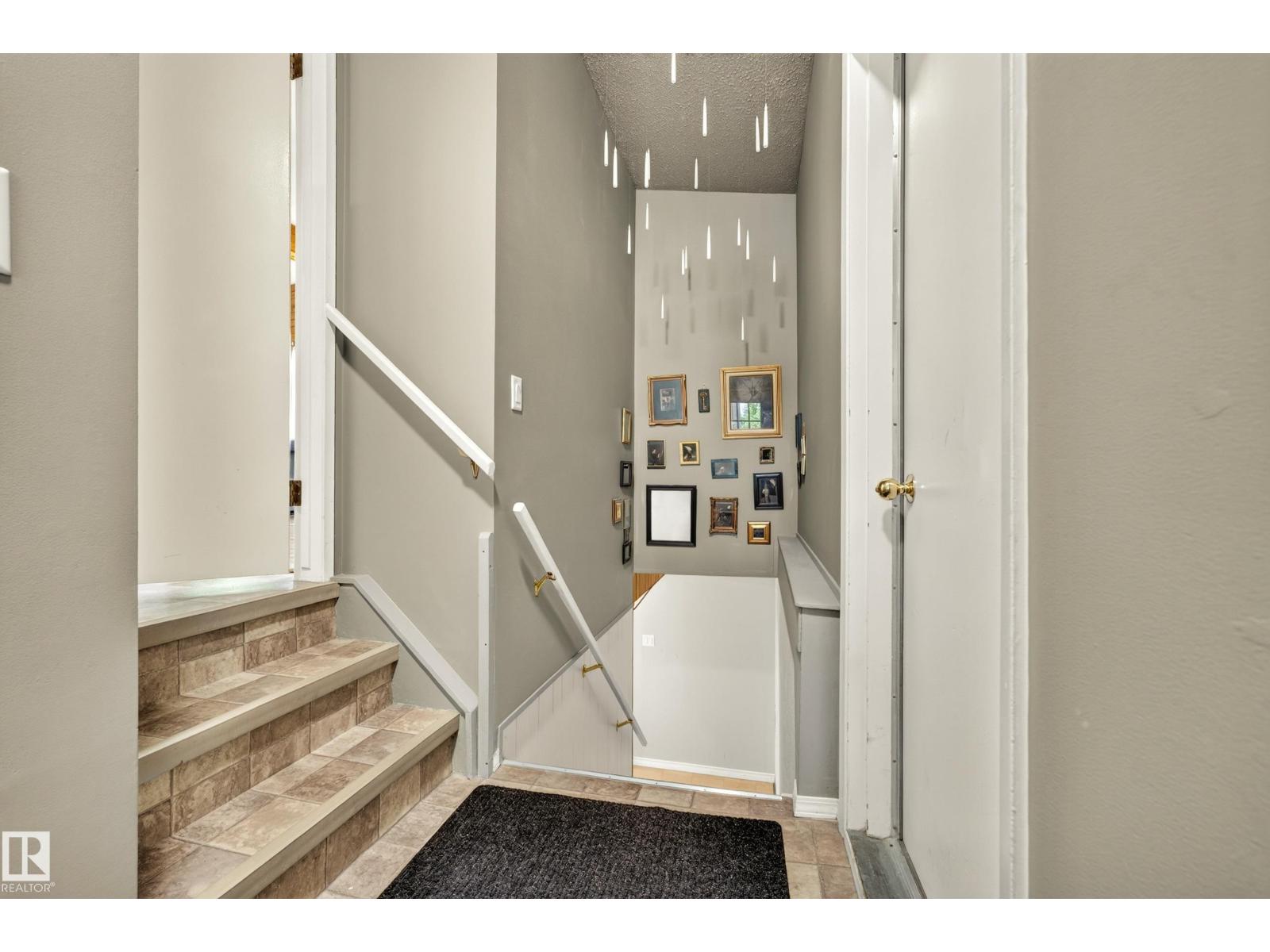 24 ADDISON CR — photo 33