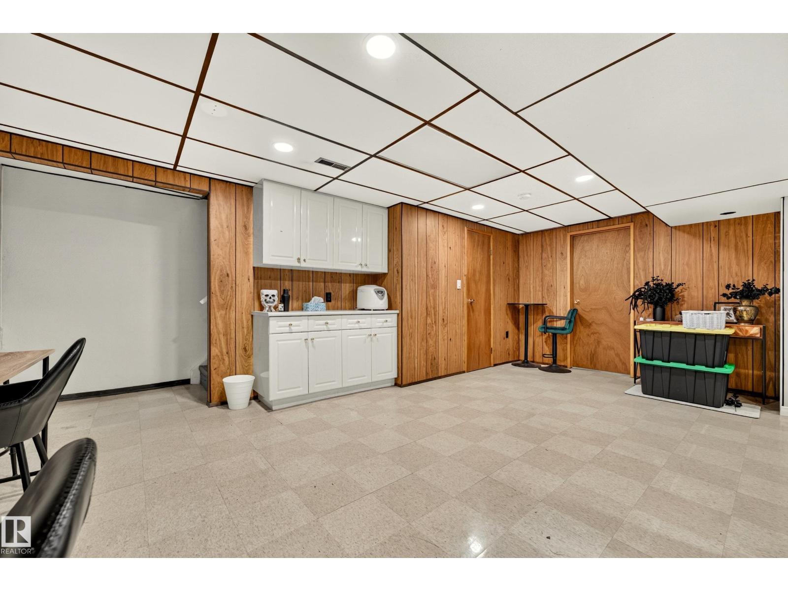 24 ADDISON CR — photo 35