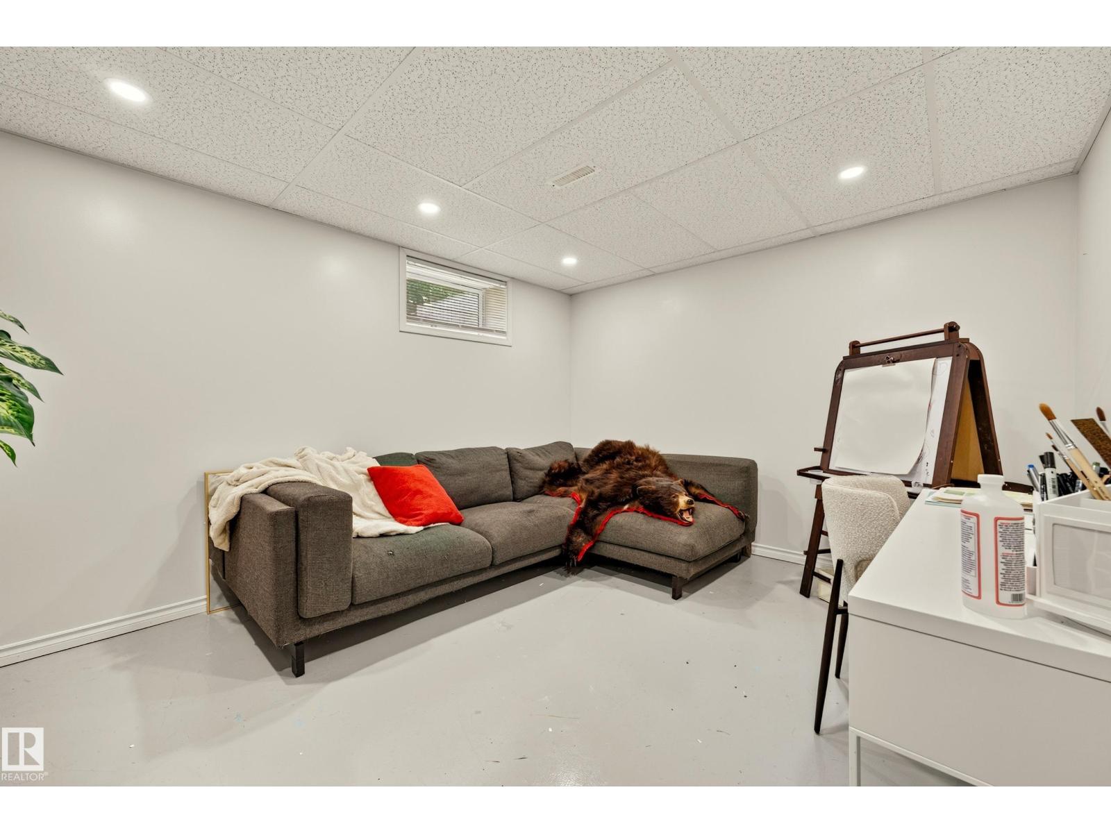 24 ADDISON CR — photo 42