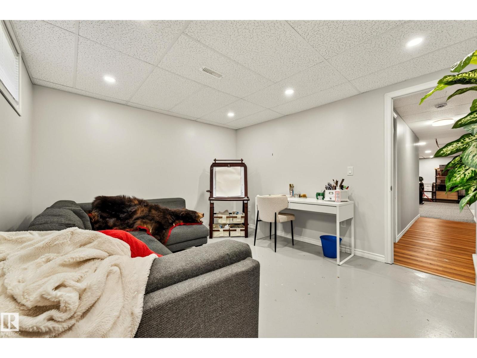 24 ADDISON CR — photo 43