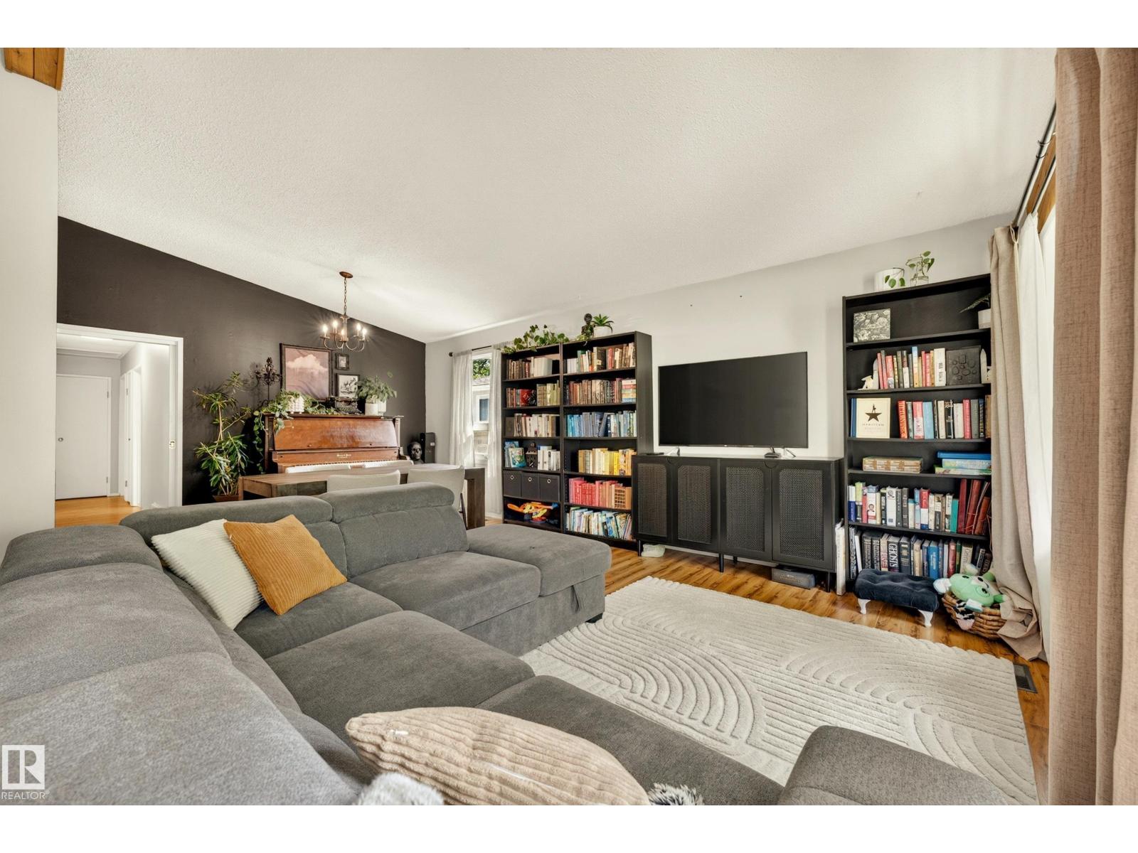 24 ADDISON CR — photo 6