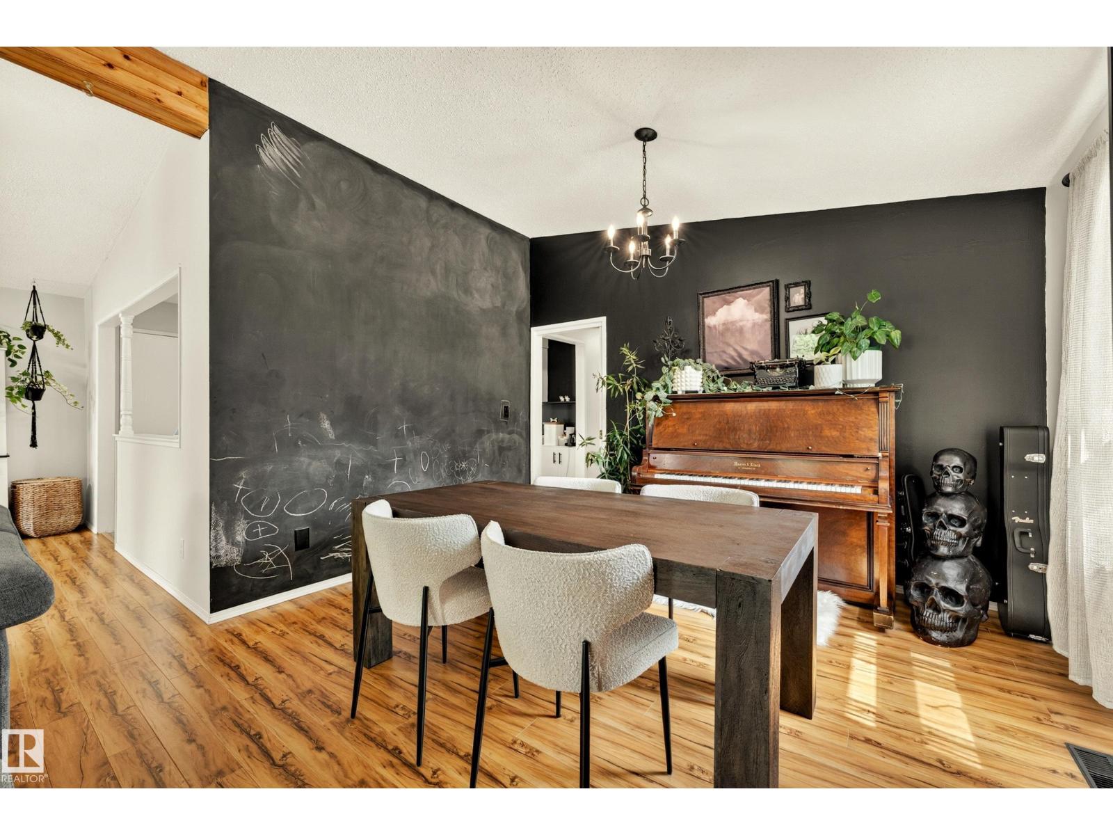 24 ADDISON CR — photo 9