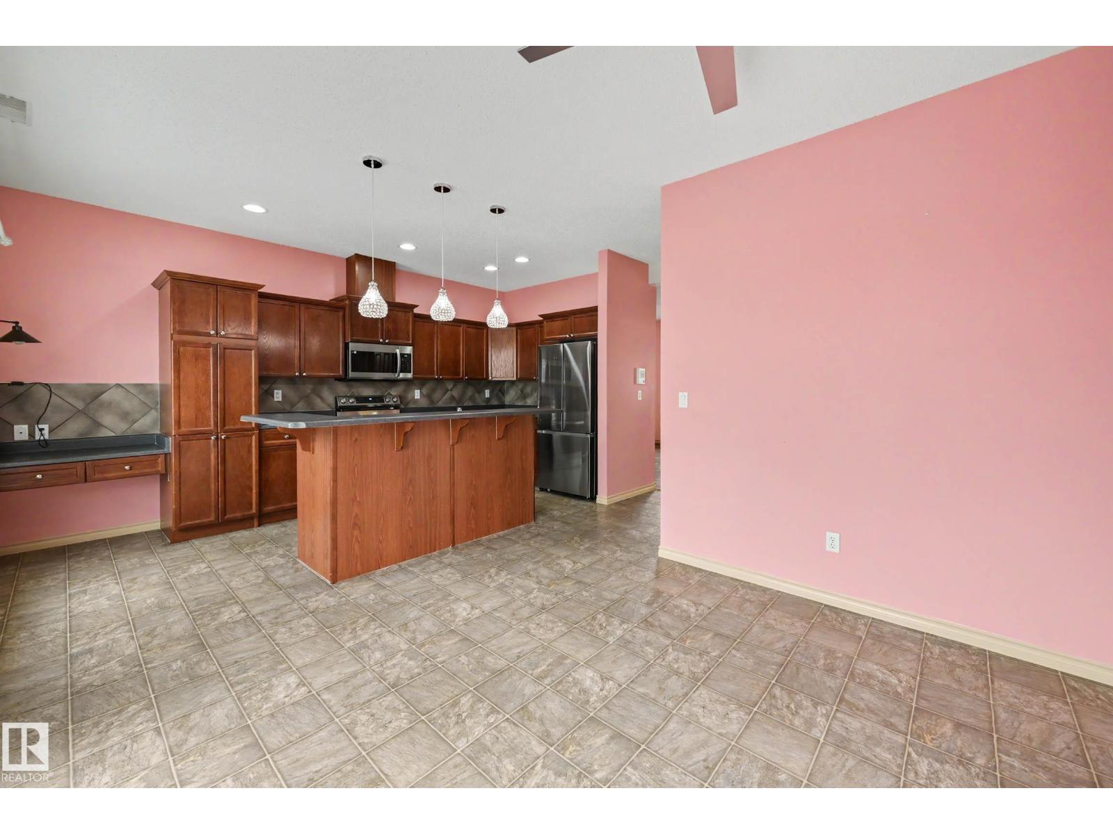 #92 13825 155 AV NW — photo 17