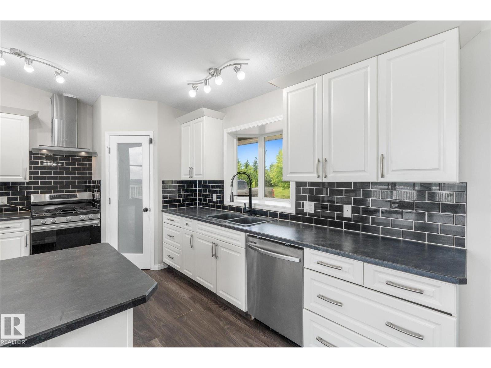 8223 TWP ROAD 590 - 20