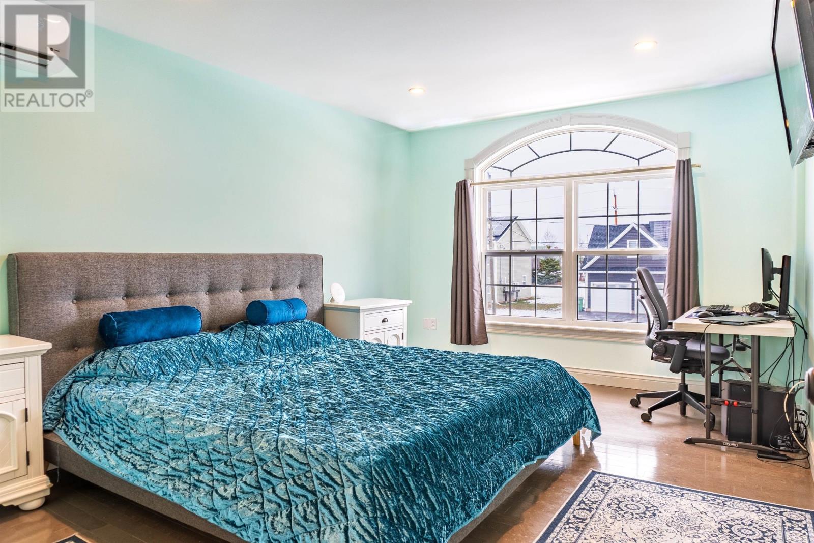 72 MUTCH Crescent - 12