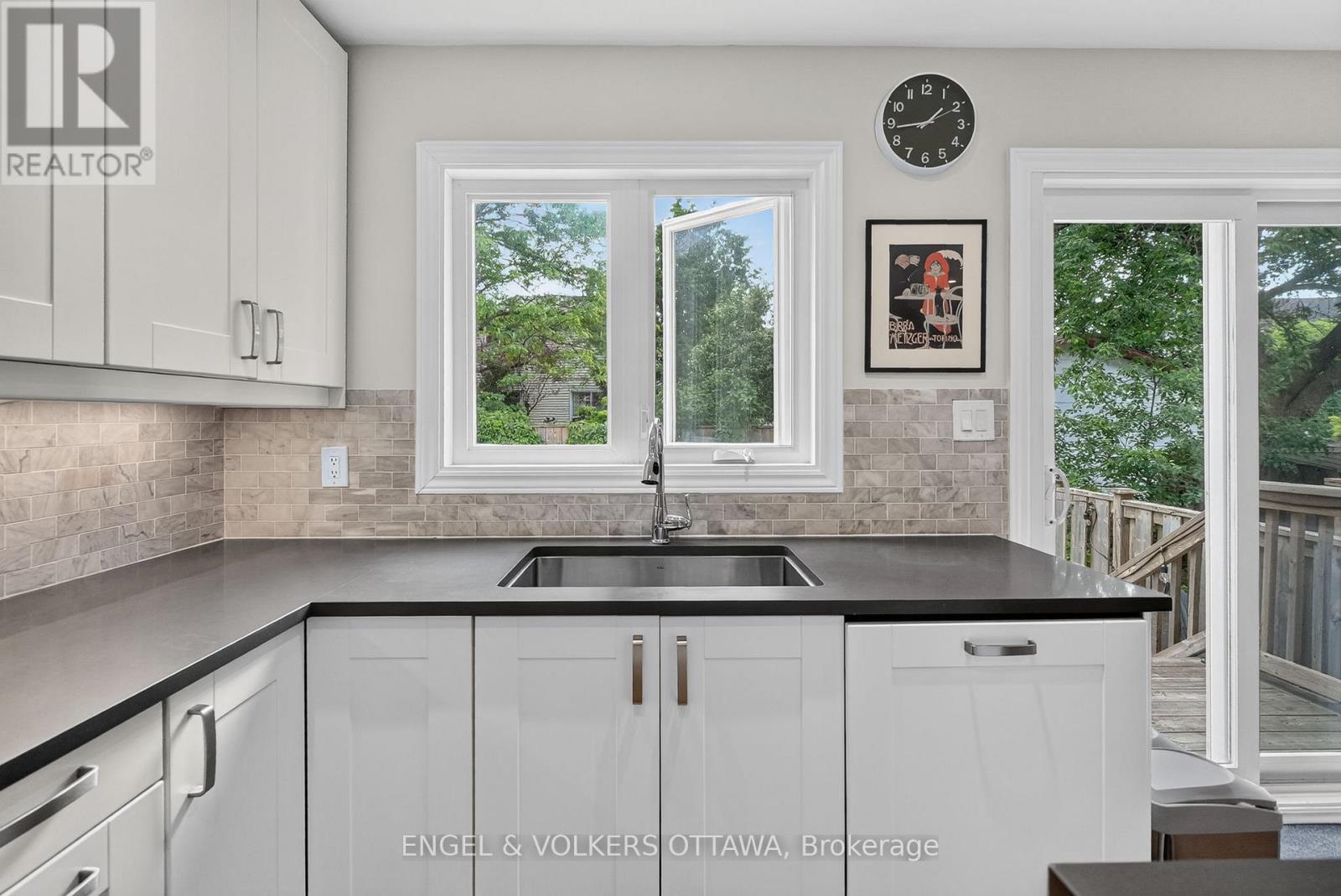 3 Bed, 2 Bath House for Sale in Ottawa – 258 CARILLON STREET, Ottawa – MLS# X13462788 - Image 9