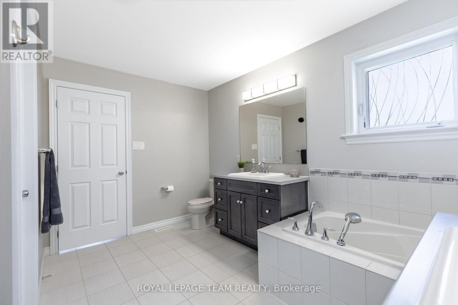 5 Bed, 5 Bath House for Rent in Ottawa – 512 BRECCIA HEIGHTS, Ottawa – MLS# X13462854 - Image 27