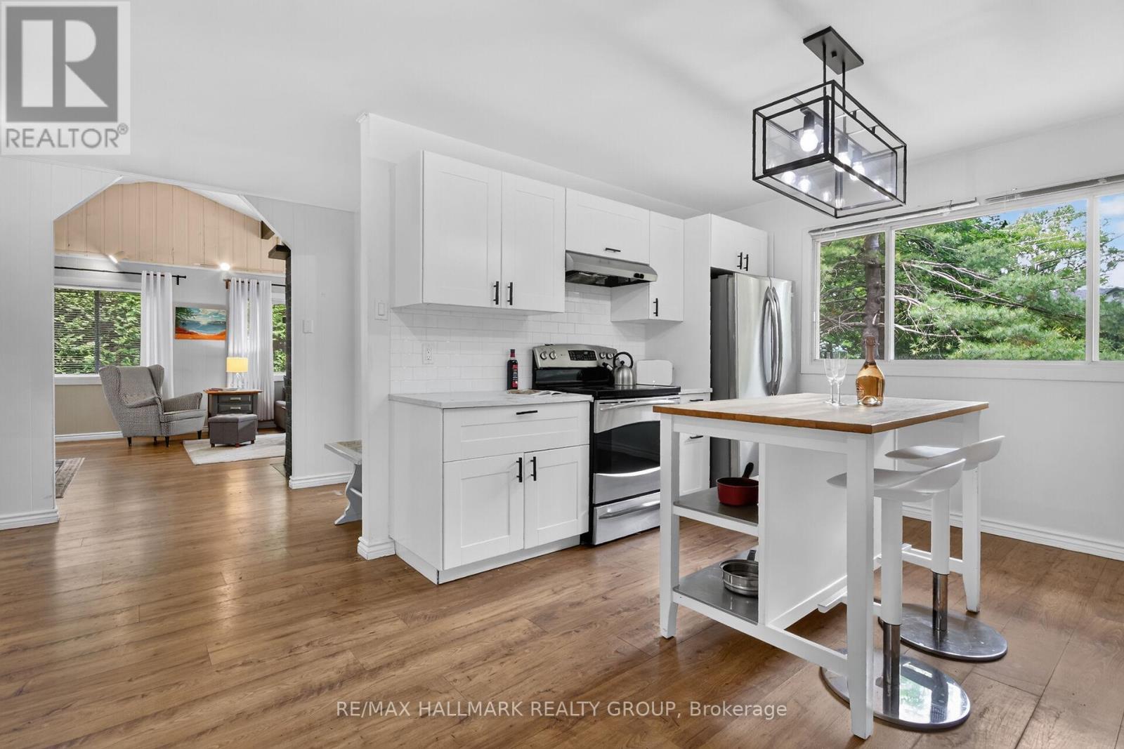 671 BAYVIEW DRIVE - 12