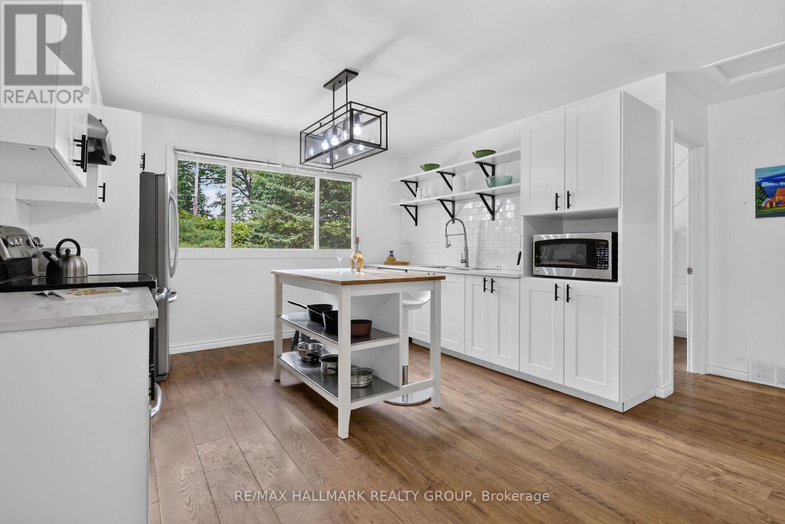 671 BAYVIEW DRIVE - 13