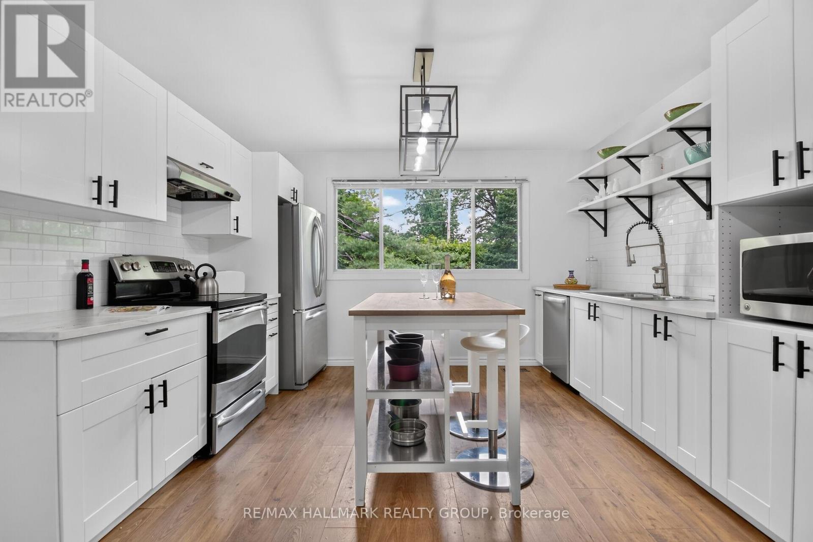 671 BAYVIEW DRIVE - 14