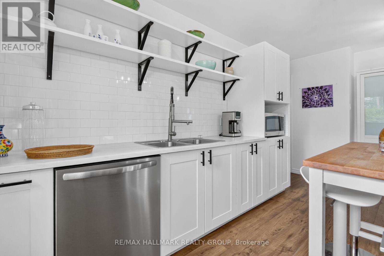 671 BAYVIEW DRIVE - 15