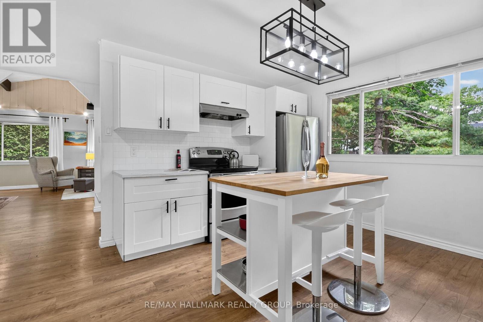 671 BAYVIEW DRIVE - 16