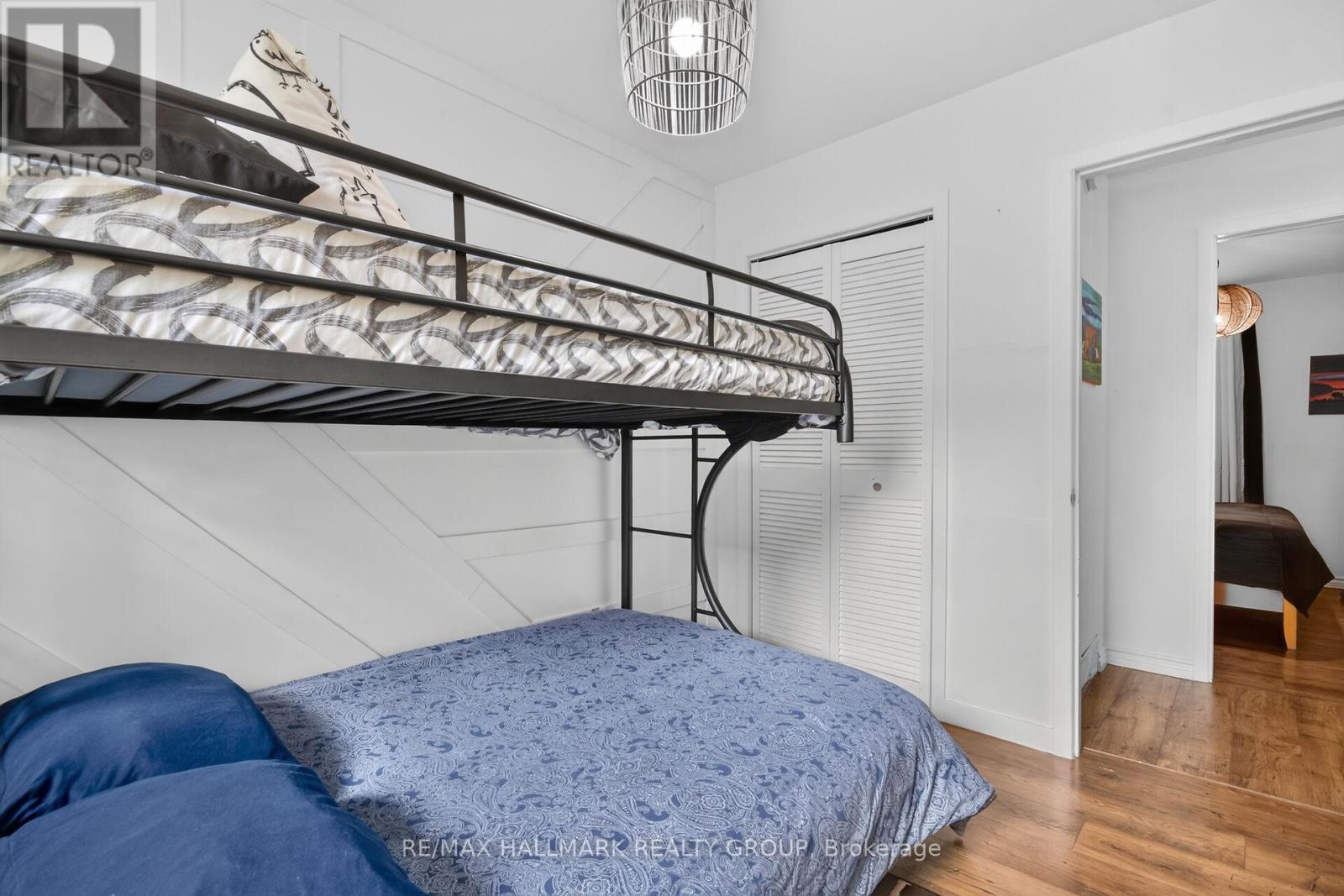 671 BAYVIEW DRIVE - 18